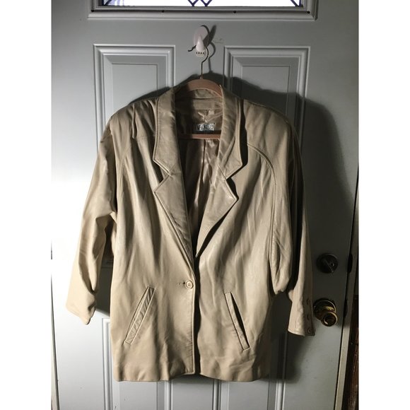 Vakko for August Max woman’s vintage tan leather coat size medium